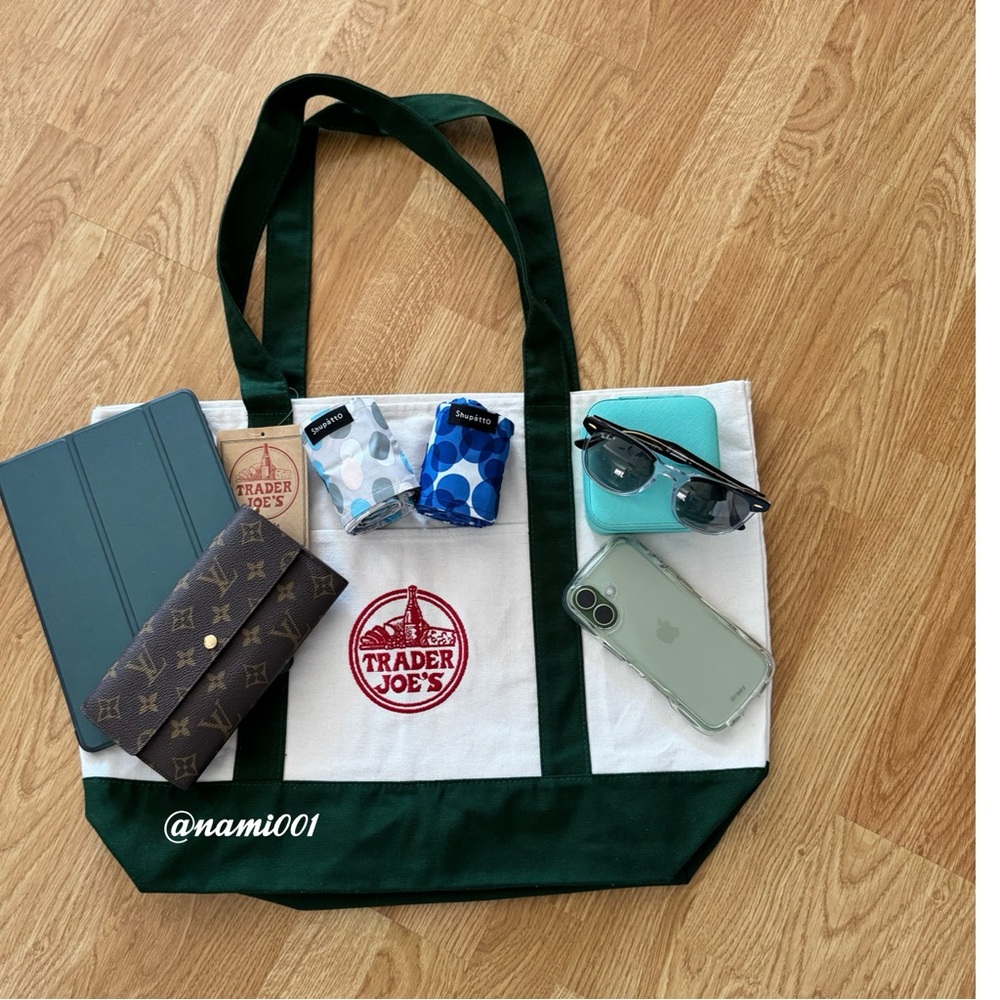 Large Viral Limited Edition Trader Joe’s Canvas Tote - Forest Green - Picture 2 of 3